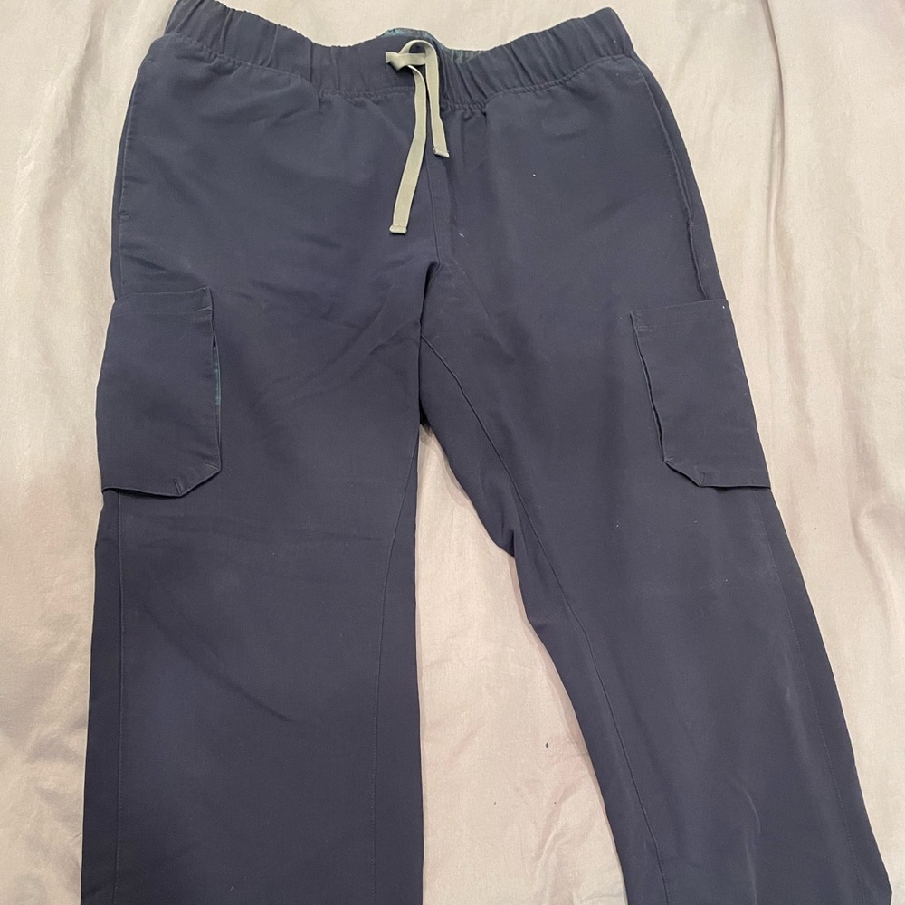 Men’s Figs cargo scrub pants- navy, size XL